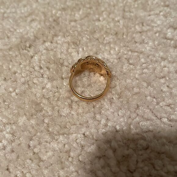 WOMENS GOLD RING - Picture 3 of 5